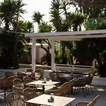 Hotel Black & White Boho 3*