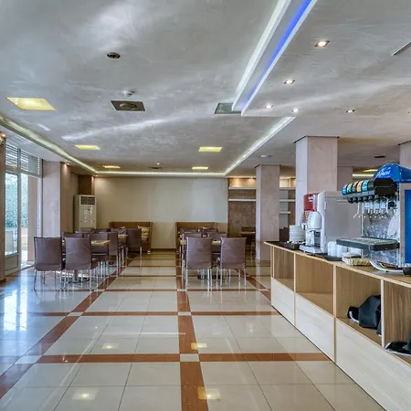 מלון Black & White Boho