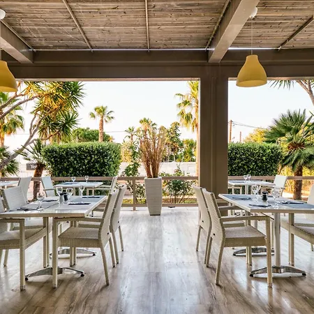 Black & White Boho Hotel Melission
