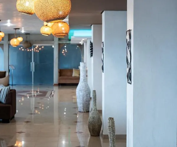 Black & White Boho Melíssion