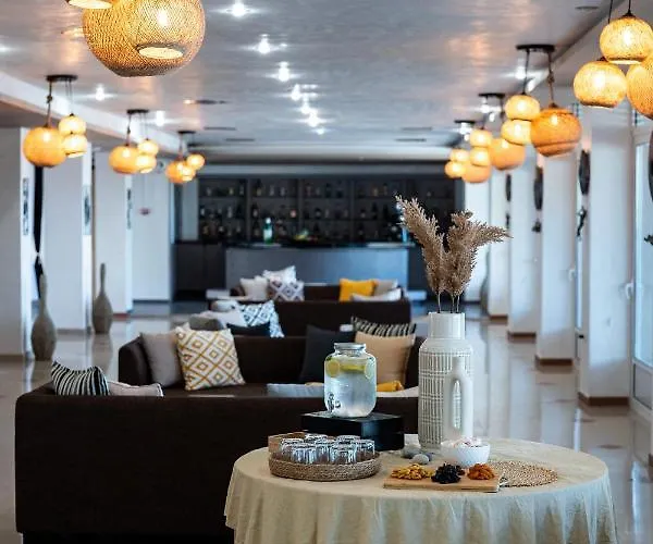 Black & White Boho Melíssion