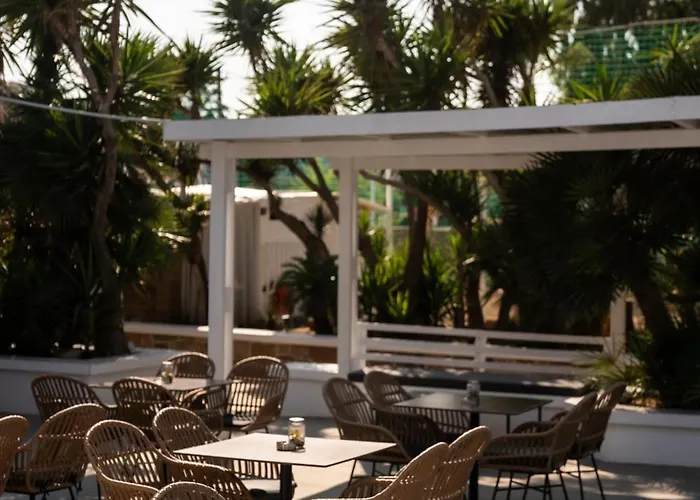 Hotel Black & White Boho 3*