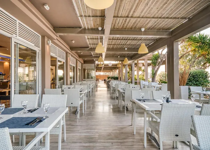 Black & White Boho Hotel 3*