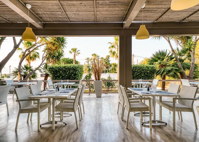 Black & White Boho Hotel Melíssion